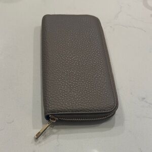 Elegant Pebbled Leather Wallet